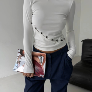 Asimetrik alt detaylı bluz beyaz