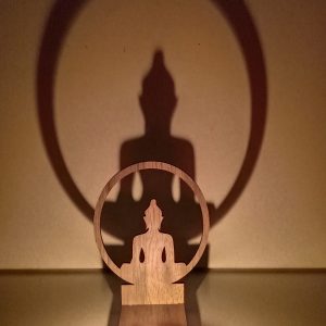 Buda Figür Kahverengi Ahşap Gölge Mumluk Projeksiyon Biblo – Mum Hediyeli Buda2