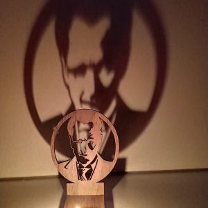 Mustafa Kemal ATATÜRK Figür Kahverengi Ahşap Gölge Mumluk Projeksiyon Biblo – Mum Hediyeli MKA2