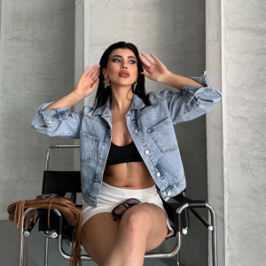 Çift cepli kol katlamalı kar yıkama crop kot ceket buz mavi