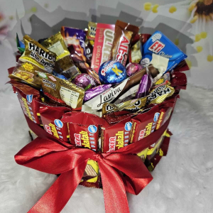 Çikolata ve Şekerleme Dolu Lezzet Kutusu – Özel Hediye