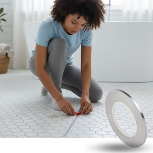 0.5 cm Kalınlık Gümüş Renk Fayans Arası Dekoratif Şerit Bandı – 50 Metre Uzunluk, Banyo ve Derz Arası Suya Dayanıklı Estetik Dekorasyon Bandı (5296)