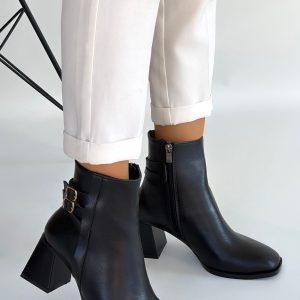 Kanda Siyah Cilt Topuklu Bot