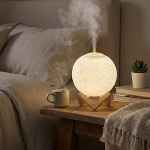 3D Ay Tasarımlı Su Yenilemeli USB Hava Nemlendiricisi – Dokunmatik, 3 Renk Işık Modlu (Gün Işığı / Beyaz / Sarı Işık) Gece Lambası (5296)