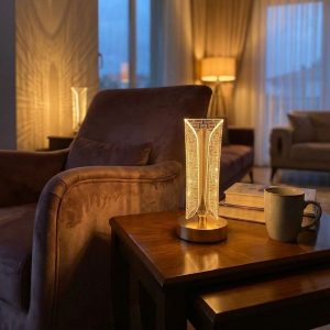 İki Yandan Kavisli Silindirik Çizgi Model Kristal LED Masa Lambası – Dokunmatik, 3 Renk Işık Modlu, Şarjlı Dekoratif Gece Lambası (5296)