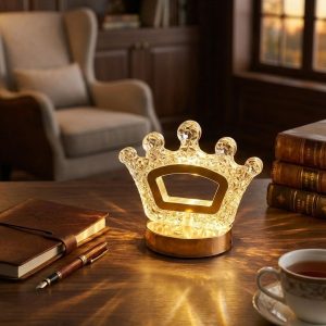 Kral Tacı Model Kristal LED Masa Lambası – Dokunmatik, 3 Renk Işık Modlu, Şarjlı Mini Dekoratif Gece Lambası (5296)