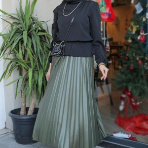 Zarif Ve Modern Pileli Parlak Krep Gizli Lastikli Haki Etek