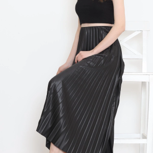 Zarif Ve Modern Pileli Parlak Krep Gizli Lastikli Siyah Etek